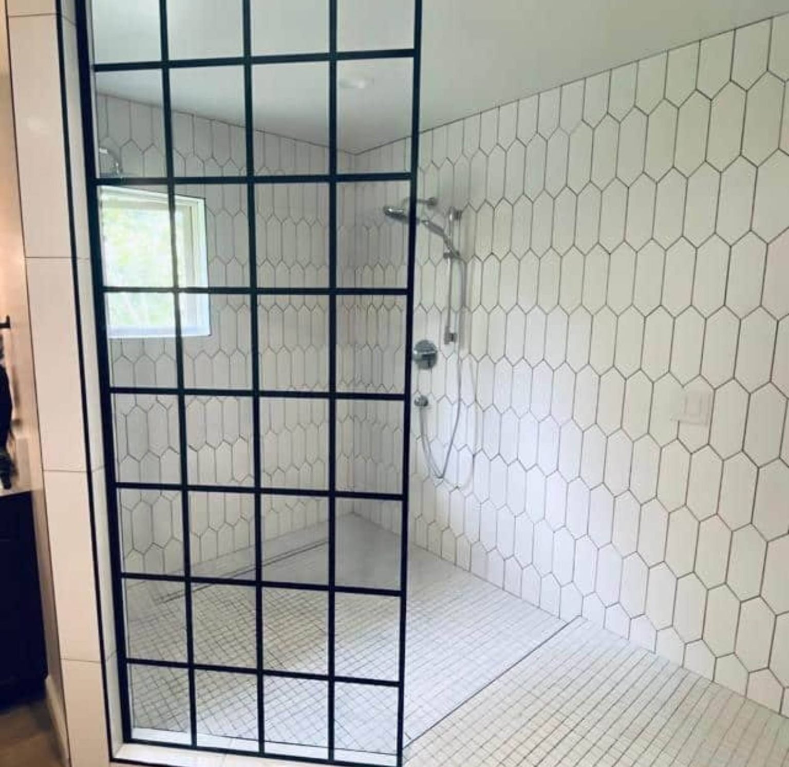 Fully_Custom_Glass_Shower_Door_Hinged_in_the_Middle_Seattle (4)