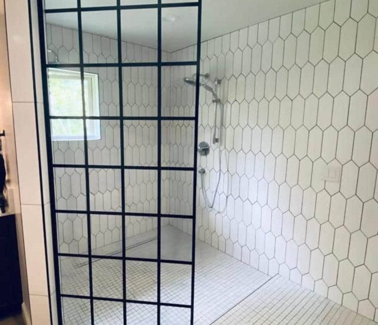 Fully_Custom_Glass_Shower_Door_Hinged_in_the_Middle_Seattle (4)