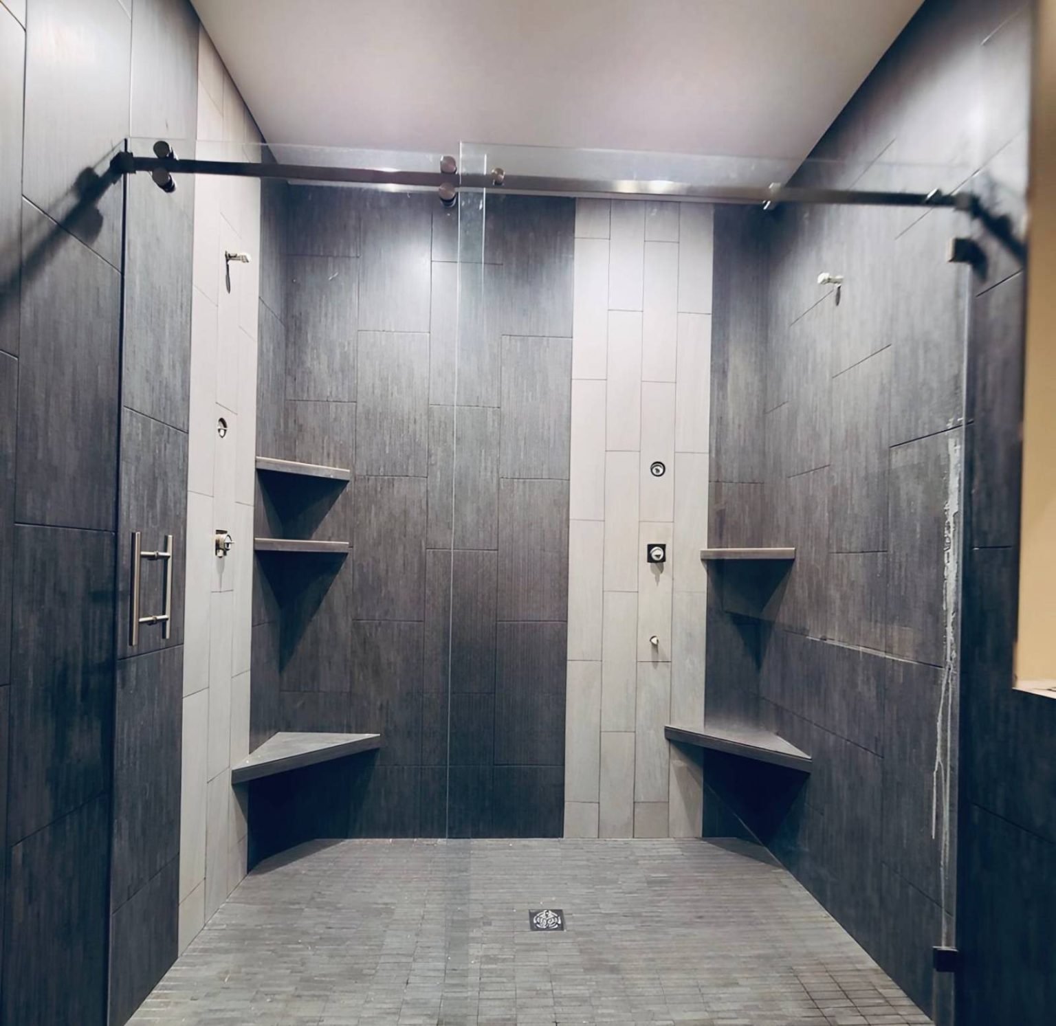 Fully_Custom_Glass_Shower_Door_Hinged_in_the_Middle_Seattle (5)