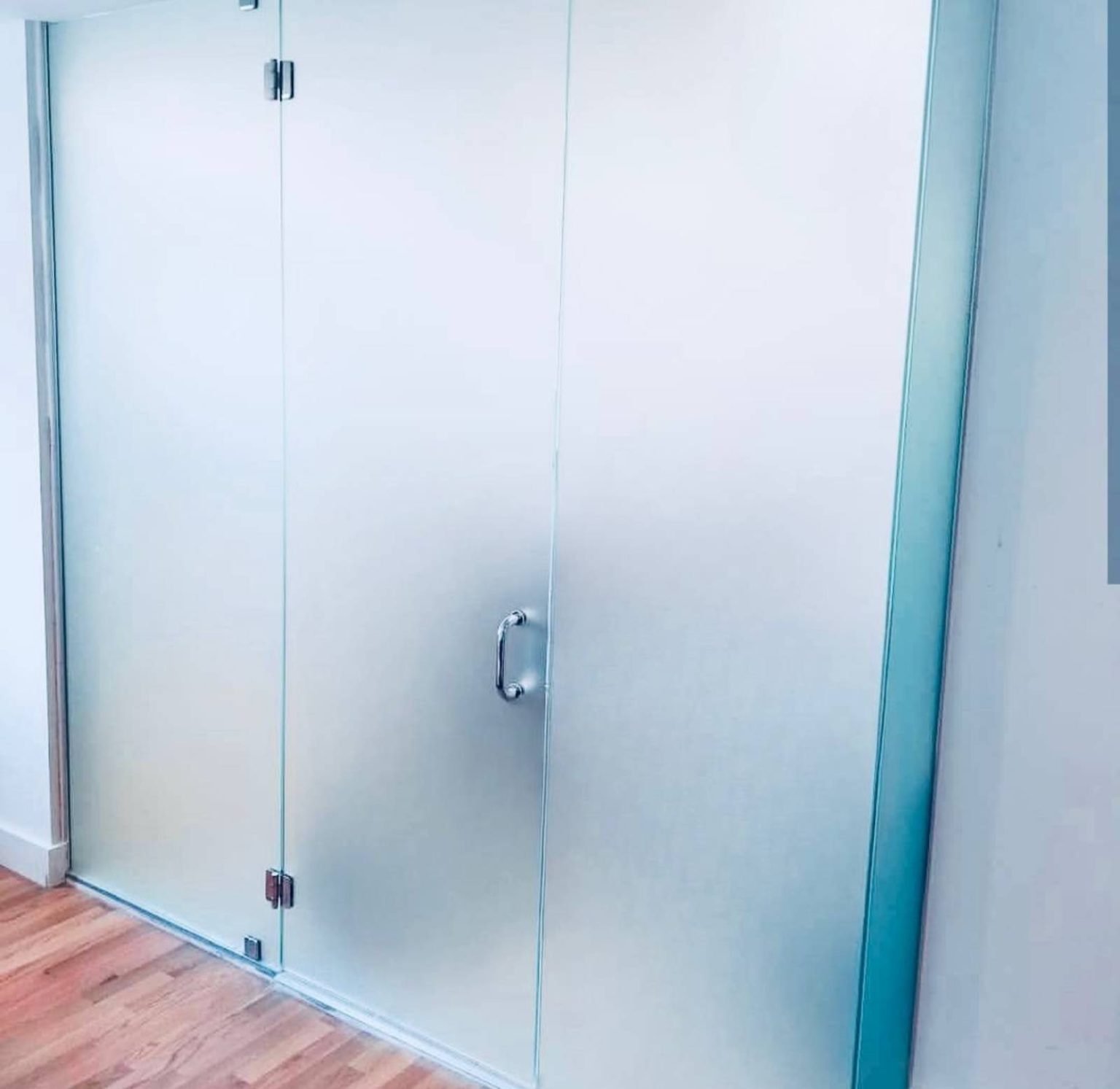 Fully_Custom_Glass_Shower_Door_Hinged_in_the_Middle_Seattle (7)