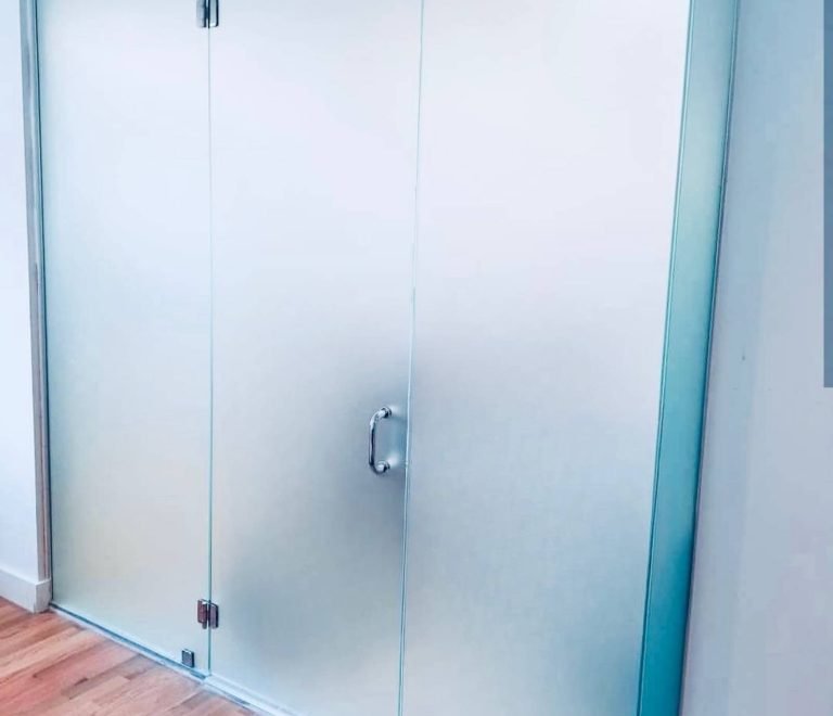 Fully_Custom_Glass_Shower_Door_Hinged_in_the_Middle_Seattle (7)